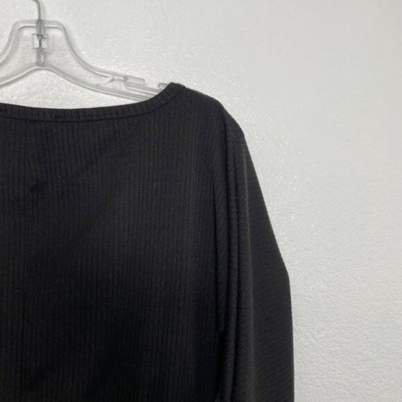 Mezzanine Womens Top Size M Black Long Sleeve V-Neck Unlined Semi Cropped - Picture 11 of 13